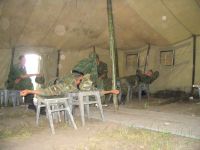 Разбираем палатку медиков